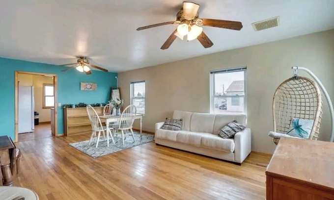 Torrington House | 2 apartments for price of 1. Entire house with lots of rooms. Pets welcome!