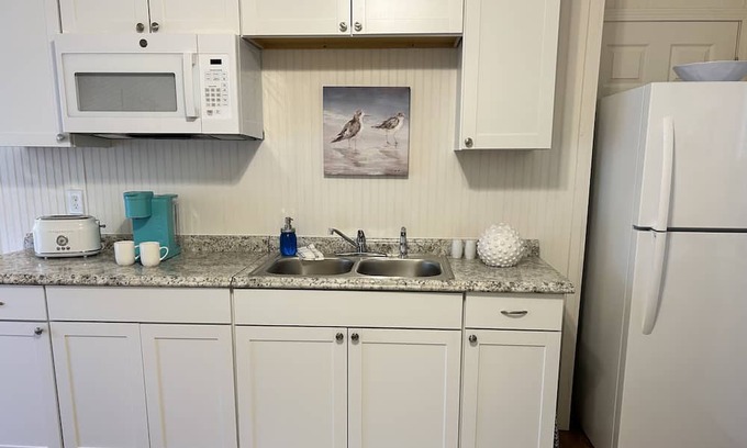 Talahi Island Cottage | Quaint cottage on coastal island-10 minutes from Historic downtown and beach