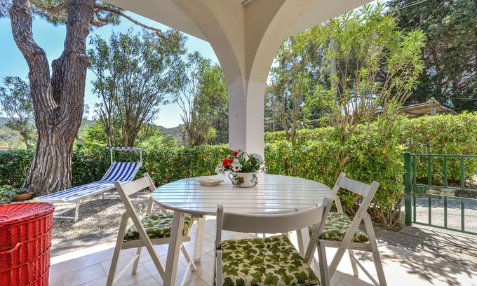 Marmi Apartment | Holiday Apartment "Villetta Marmi" with Private Garden