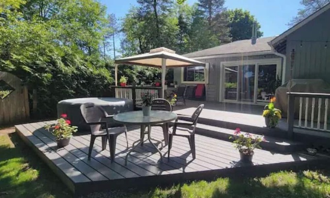 Kirkfield Cabin | Rustic Waterfront Cottage