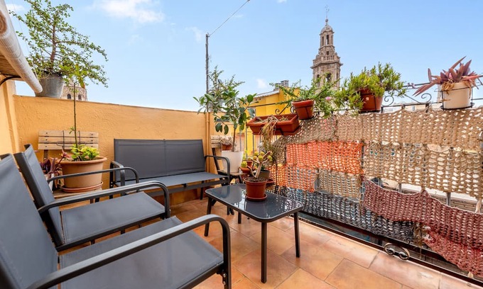 Ciutat Vella Apartment | Holiday Apartment "Mi Rinconcito En Valencia" with Private Terrace and Wi-Fi