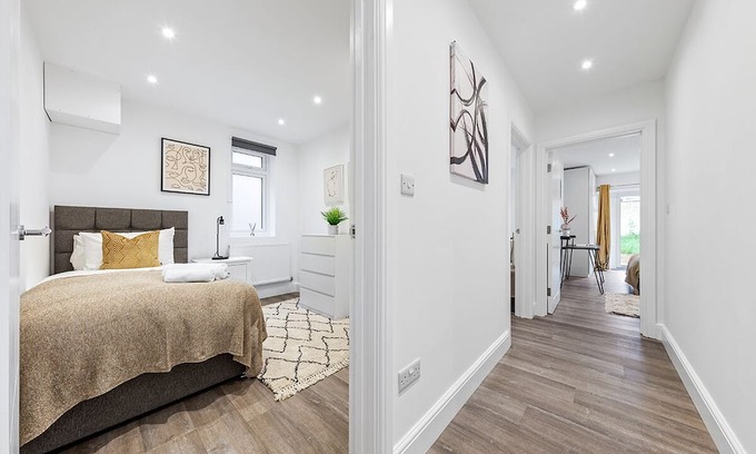 West Hendon Apartment | SERCASA ~ The Hyde ~ Hendon Station