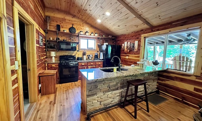 Smithville House | Hideaway Holler Cabin