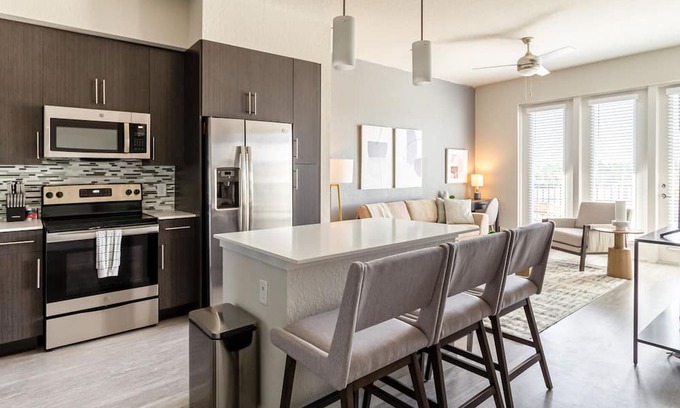Biggar Apartment | Modern Apartment in Prime Location (ID8690X07)