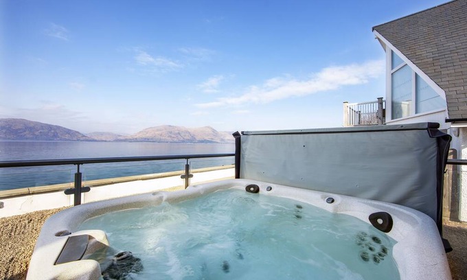 Kentallen Cottage | Beach House 2 with Hot Tub - sleeps 8 guests in 4 bedrooms