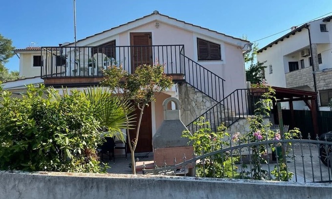 Milcetici Apartment | Apartment Pape Studio no. 1 *** with terrace