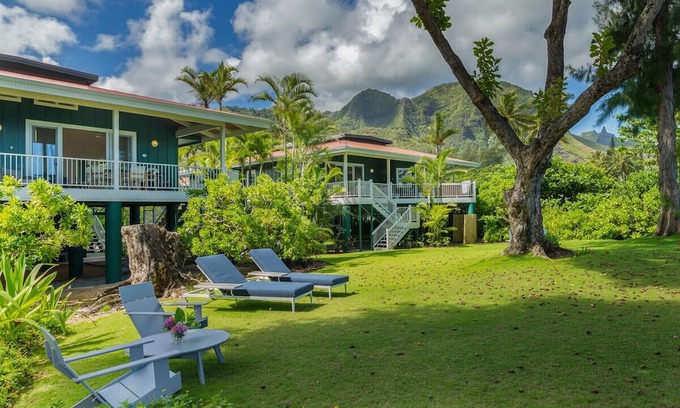 Wainiha House | Modern Beachfront Estate near Tunnels, Sleeps 12