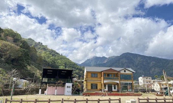 Xinyi Bed & Breakfast | Rona Resort