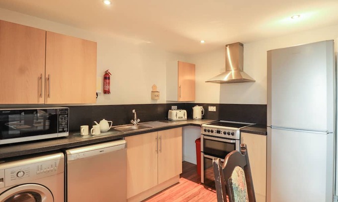 Palnackie Cottage | LINTIE COTTAGE, pet friendly, character holiday cottage in Dalbeattie