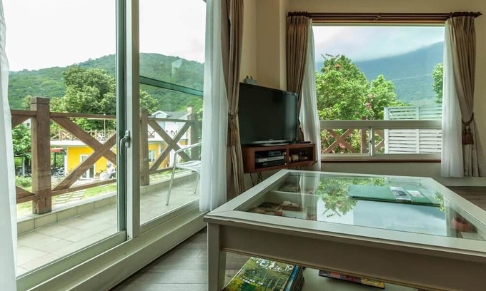 Shoufeng Bed & Breakfast | Tree Lake B&B