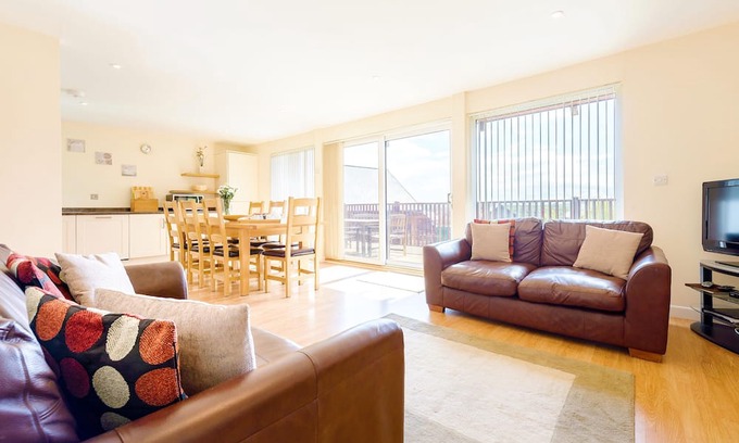 Winnard's Perch Cottage | Benasa Lodge A Scandinavian style lodge, perfect for up to 8 guests, dog friendly.
