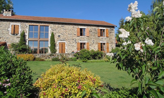 Saint-Maurice-de-Lignon House | Bed and breakfast Les Fermes du Château