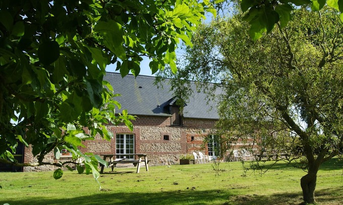 Bretteville-du-Grand Caux Cottage | Charming Normandy cottage Chestnut trees 15 km from Etretat in Haute Normandi
