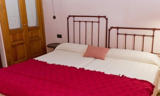 Otero de Herreros House | Rural House 'La Chatarrería De Ferreros' with Mountain View, Private Terrace and Wi-Fi