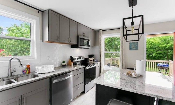 Birmingham House | Dugan Ave Both