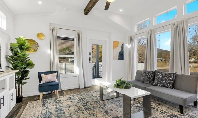 Owens Cross Roads House | Byrd 4 Tiny Stay Getaway