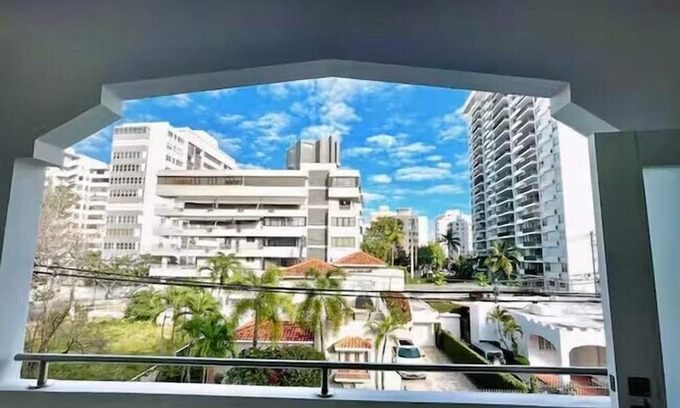Parque Hotel | Breathtaking 3-Br Beachside Apt