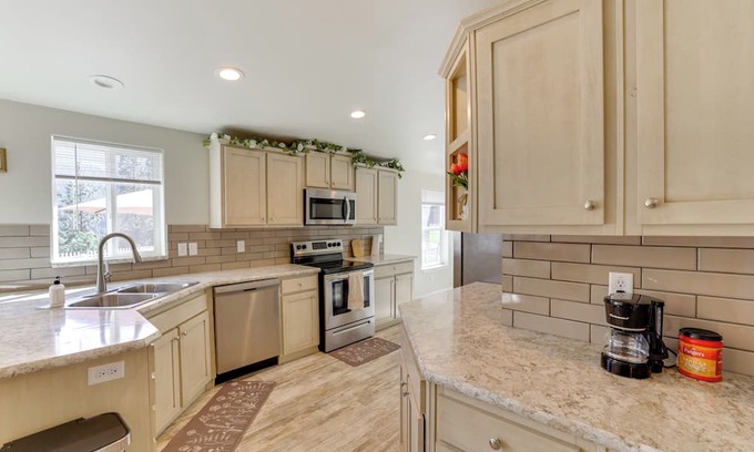 Ahsahka Cottage | Mtn-view Gem w/Outdoor Entertainment in Ahsahka!