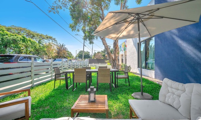 Allapattah House | Spacious 6-bedroom Double Home with AC and WiFi in brilliant Miami