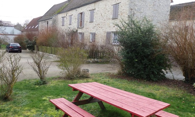Arnouville-les-Mantes Cottage | Gite Arnouville-lès-Mantes, 3 bedrooms, 4 persons