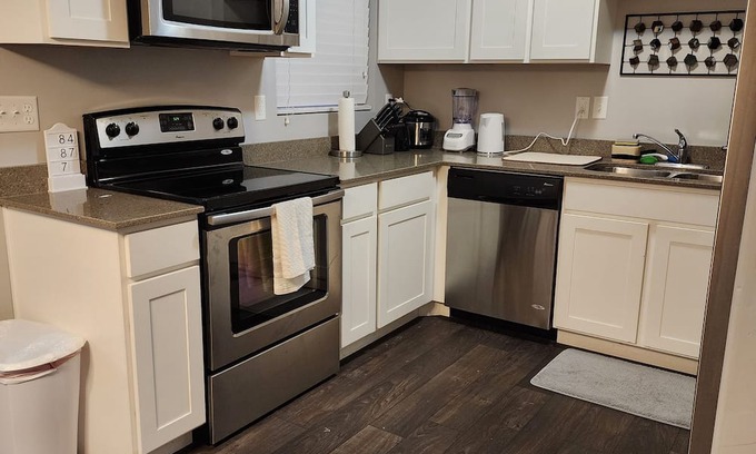 Spanish Fork Condo | Modern 3-Bedroom Condo with Garage, Pool Access, Wifi, and Prime Location!