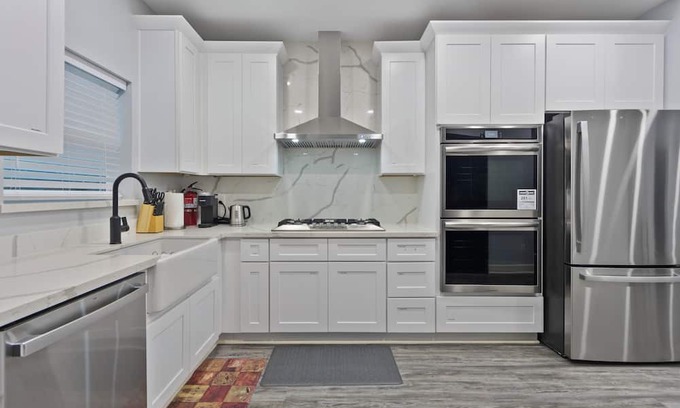 South Central Houston House | Modern and Peaceful Home near Downtown, Houston