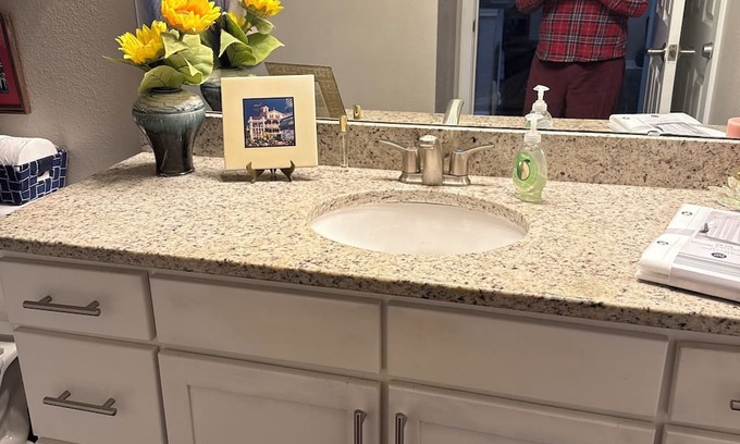 Northwest Raleigh Apartment | Perfect Raleigh address for traveling nurses or NC State guests