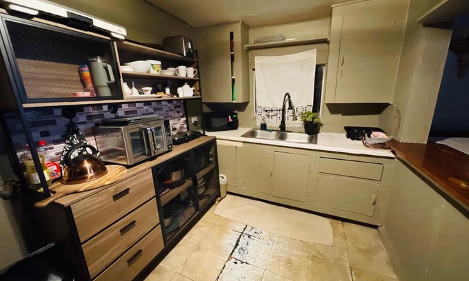 Corcoran Cottage | Charming 3-bedroom cottage with WiFi and AC in wonderful Corcoran