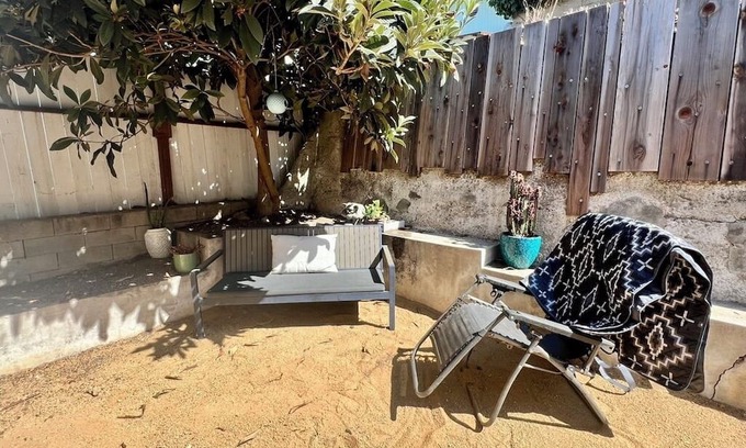 Elysian Heights House | Cute Lush 2-bedroom house in vibrant Los Angeles