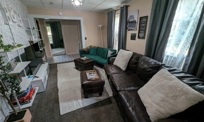 Aberdeen House | The Bungalow @ Garfield Park, 5 min walk to Avera St. Lukes.