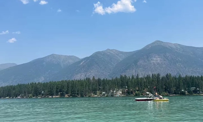 East Kootenay House | Holiday House at Rosen Lake | 30 Mins To Ski Hill
