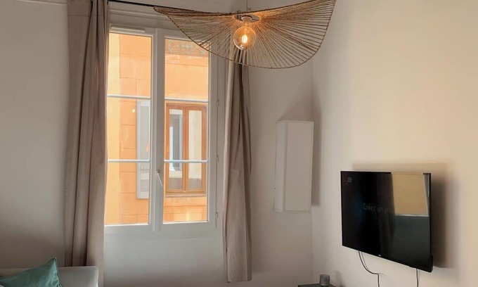 Aix-en-Provence Historic Centre Apartment | Right in the center of Aix, comfortable, 2 bedrooms, 2 bathrooms, air conditioning