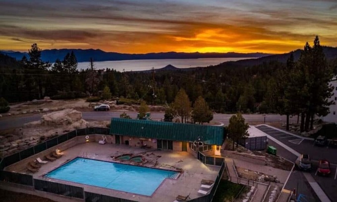 Tahoe Village Apartment | Beautiful Loft w/Views~Sleeps 4~Walk to Heavenly!
