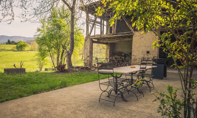 Rouede House | Country House 'Maison De Rouède' with Mountain View, Wi-Fi and Air Conditioning