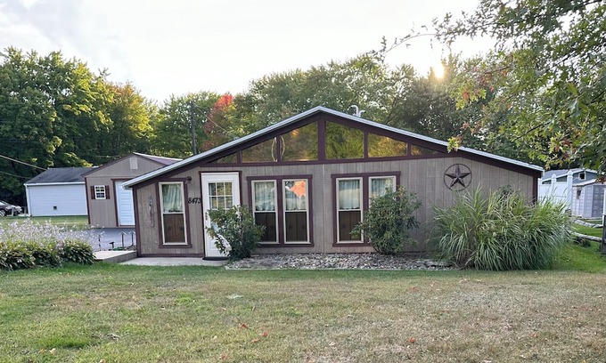 Pymatuning Central House | Charming 2 BR Lake House Steps from Pymatuning