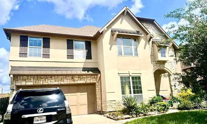 Klein House | New Luxury Home 5BR&4BA Close to Woodlands.