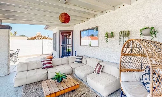 Paradise Valley Village House | - NEW - Desert Daze Retreat - Mountain View’s, Pool & Private Backyard Oasis