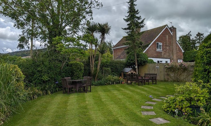 Cocking Cottage | Moonlight House - sleeps 8 guests in 4 bedrooms