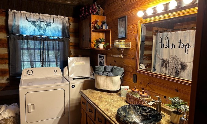 Keysville Cabin | Charming 2-bedroom cabin in Keysville with AC, WiFi