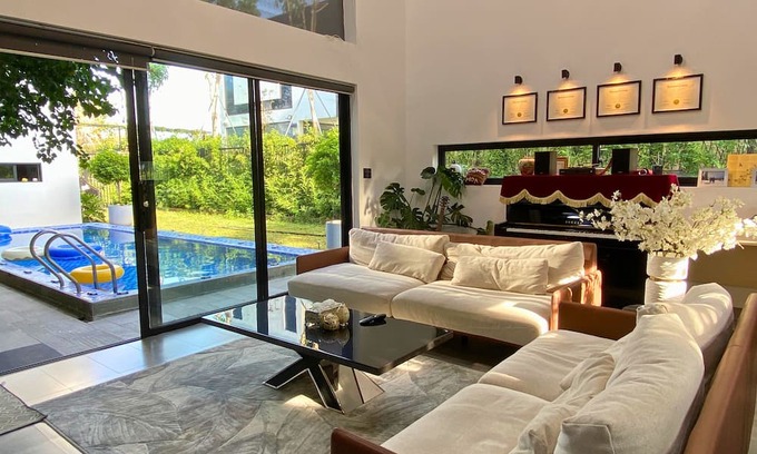 Ngu Hanh Son Villa | Luxurious 4-bedroom villa with gym, private pool, rooftop, backyard & much more!