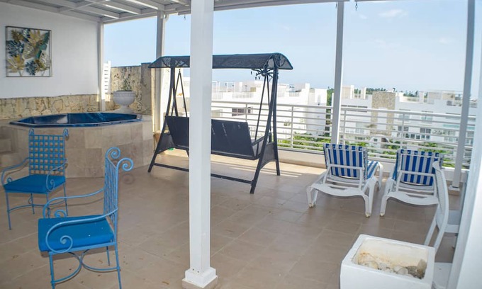 Villa Hermosa Apartment | Stylish 3-Bedroom Escape with AC and WiFi in Welcoming La Caña