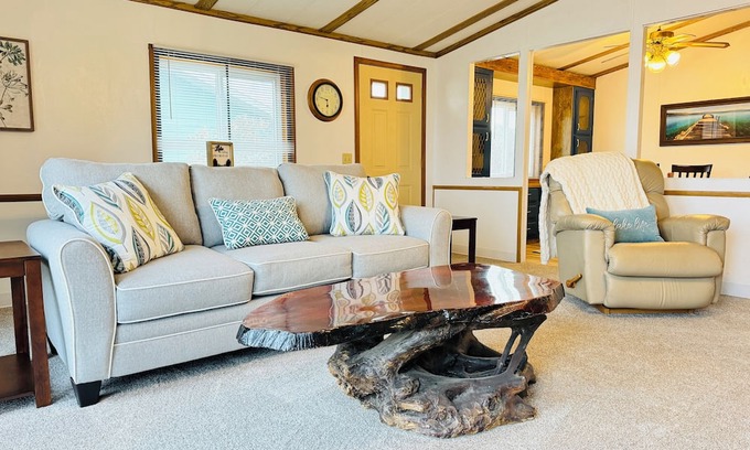 Aberdeen House | 3 Bedroom Home at Richmond Lake on the Water