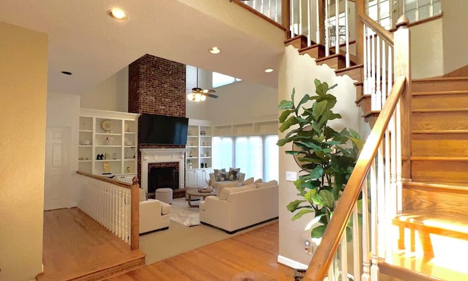 High Point House | Charming 3-bedroom house with AC, pool, WiFi in lovely High Point