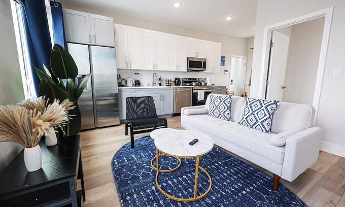 North Philadelphia East Apartment | Imagine a stylish escape in Philadelphia, the epitome of urban luxury