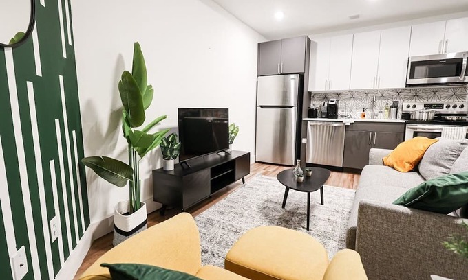 Brewerytown Apartment | Imagine a stylish escape in Glenwood, the epitome of urban luxury