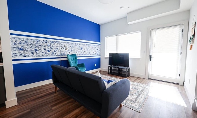 Brewerytown Apartment | Imagine a stylish escape in Glenwood, the epitome of urban luxury