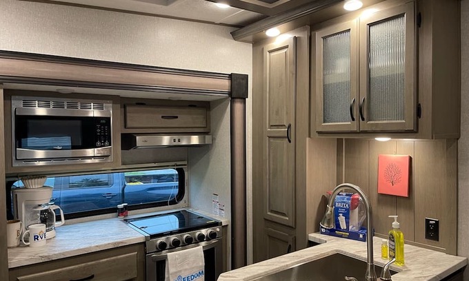 Lexington House | Spacious 2-bedroom Luxury RV w/3BD & Cozy fireplace