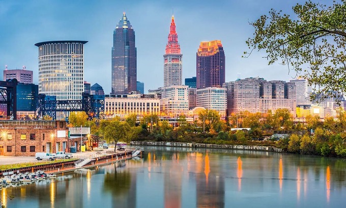 Downtown Cleveland Apartment | 3 Convenient Rooms Near Rock and Roll Hall of Fame w/Plush Bedding