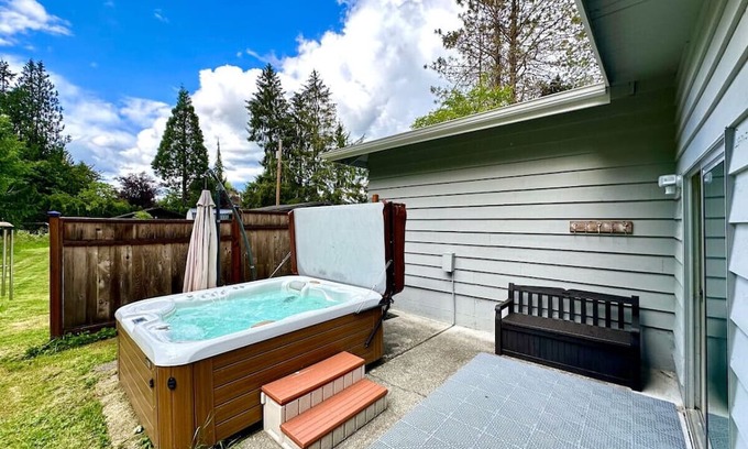 Fall City House | 7Bed | Fall City Modern Retreat | Pool | Hot Tub