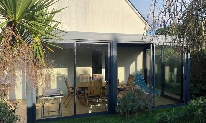Pleherel-Plage-Vieux-Bourg Cabin | Detached house on fenced plot in Pleherel -plage